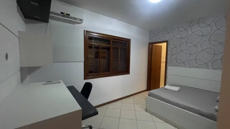 Imagem Casa com 6 Quartos para Temporada em Jurerê Internacional