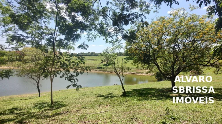 Imagem Sitio a venda em Itu SP com 4,7 alqueires ou 113.740 m², casa sede com 6 suítes, piscina e dois lagos maravilhosos, venha conhecer pessoalmente.