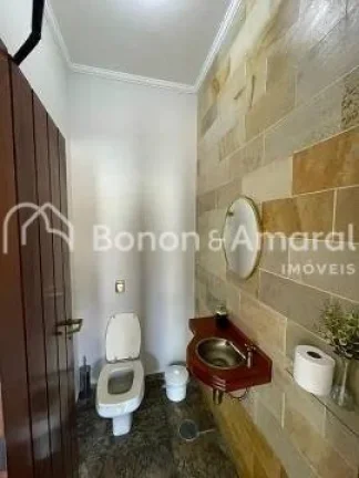 Imagem Linda casa à venda em condomínio fechado. Casa assobradada com hall de entrada, três salas grande...