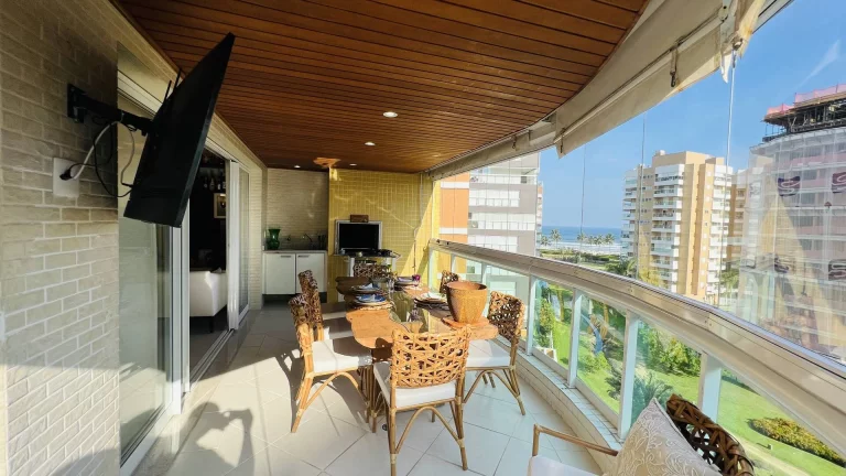 Imagem Apartamento decorado p?(C) na areia para venda com vista para mar.