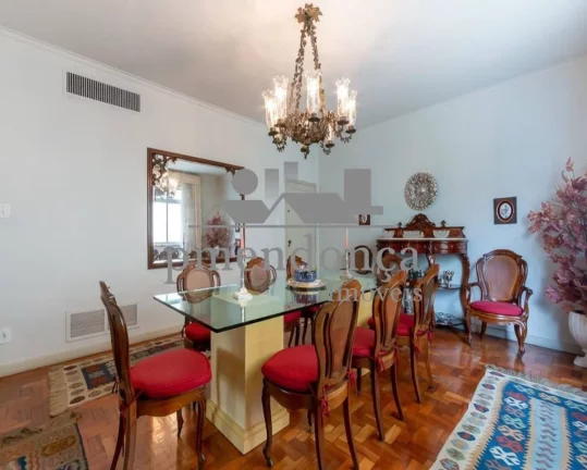 Imagem Excelente apartamento com 400m² em Higienópolis com piso de tacos, repleto de armários.