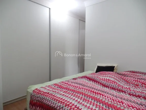 Imagem Excelente casa em condomínio, térrea e com terreno diferenciado (342 m²). 
Muito bem construída ...