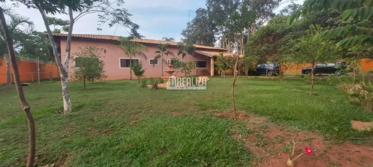 Imagem Chácara a venda no bairro Recanto das Flores, Uberaba - 4 dormitórios com suíte e 10 vagas na garagem!