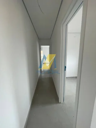 Imagem Apartamento com 2 dormitórios (1 suíte), sacada, elevador, 1 vaga. Novo
