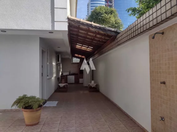 Imagem Sobrado à venda com 3 dormitórios, churrasqueira e piscina no bairro da Aparecida em Santos/SP