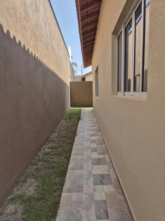 Imagem Casa à venda ou para alugar com 2 quartos, sendo 2 suítes, no condomínio Serra Verde, Atibaia - SP