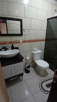 Imagem Casa com 3 dormitórios sendo 1 suíte e 2 vagas de garagem na Adhemar Garcia em Joinville/SC