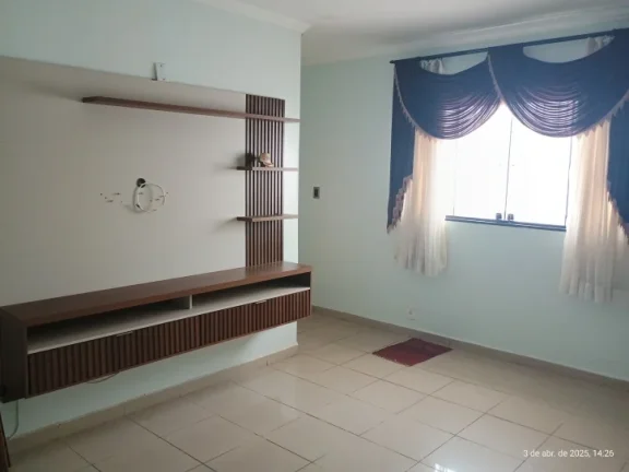 Imagem ???? "Essa casa enorme tá desocupada e pode ser sua! Olha só essa localização..."