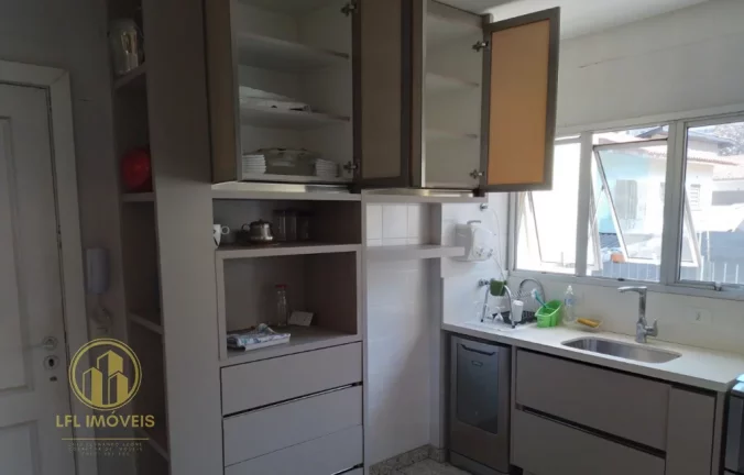 Imagem Espaçoso Apartamento de 3 Quartos em Indianópolis.