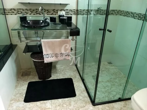 Imagem Casa avarandada com cômodos amplos