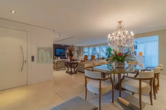 Imagem Venha morar no incrível Jardim Paulista! Oferecemos um apartamento dos sonhos, com 198m² de puro conforto e elegância. Com 3 suítes e 4 vagas, esse im