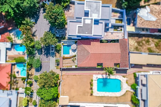 Imagem CASA LINEAR com 4 DORMITÓRIOS e 600m² de terreno no RIOMAR - Barra da Tijuca