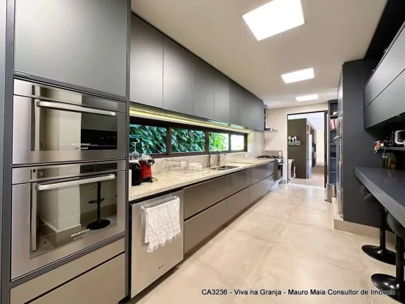 Imagem Cond. Vila de São Fernando - Moderna e impecável! Adega, gourmet, piscina.
