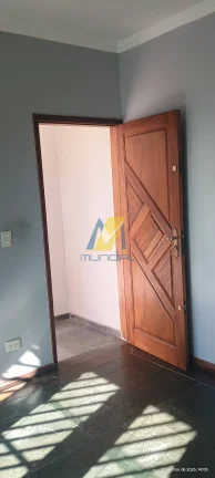 Imagem Casa Imponente com 2 Dormitórios, sacada ampla.