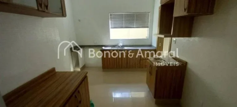 Imagem Linda casa à venda com design moderno no Jardim Botânico; suas acomodações contam com living de ...