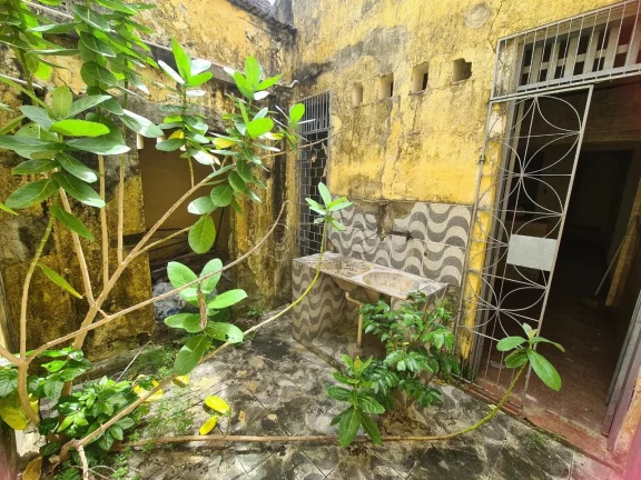 Imagem Casa a venda na Rua Senador Alencar, 1301 - Centro, com 2 quartos, 2 banheiros, Quintal e 1 Vaga de ...