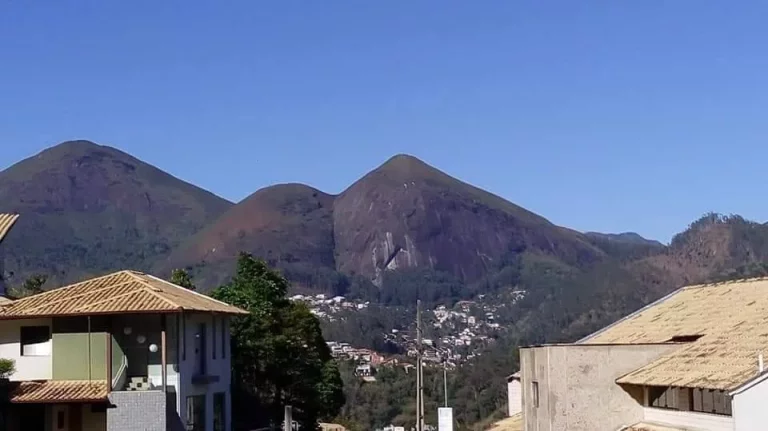 Imagem VENDO ESTA LINDA CASA NO CENTRO DE NOVA FRIBURGO.