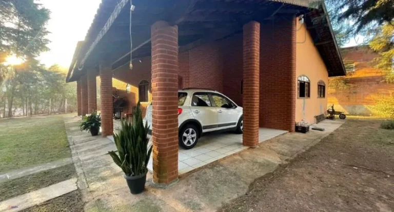 Imagem Casa à venda em Jundiaí-SP, Bairro Caxambu: 3 quartos, 1 suíte, 1 sala, 1 banheiro, 5 vagas de garagem, 200m² de área. Aproveite!