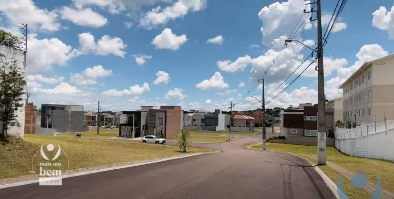Imagem Amplo sobrado de 121 m² com 3 quartos sendo 1 suíte, 2 vagas de garagem à venda por R$ 650.000 - Campo de Santana - Curitiba/PR