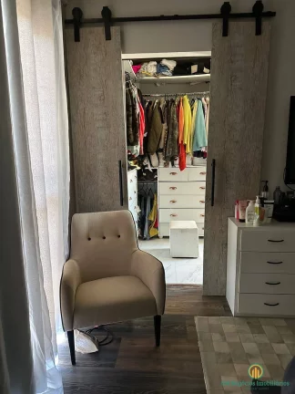 Imagem Linda casa moderna com 3 suítes e área de lazer com piscina em condomínio