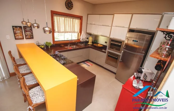 Imagem Sobrado Luxuoso em Condomínio Fechado: 4 dormitórios e Vista Privilegiada!