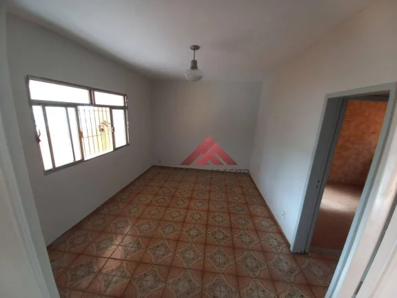 Imagem Otima casa no centro de São Gonçalo com varanda,Sala 02 quartos bamheiro,cozinha e area de serviço,vaga de garagem,proximo a todo comércio do centro d