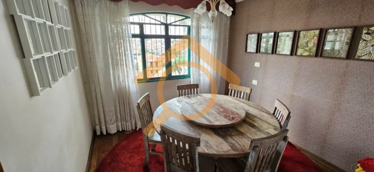 Imagem Casa de luxo em Interlagos: 4 quartos, 2 suítes, 3 salas, 5 banheiros, 6 vagas, 350m² de área - São Paulo-SP.