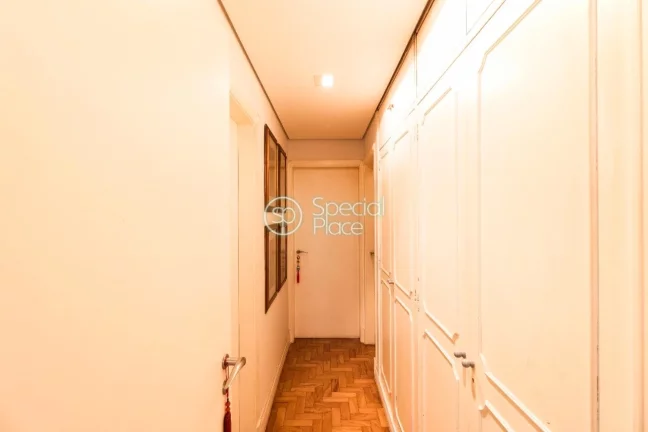 Imagem Apartamento reformado com 183m² à venda na melhor localização dos Jardins, com aparelhos de ar c...