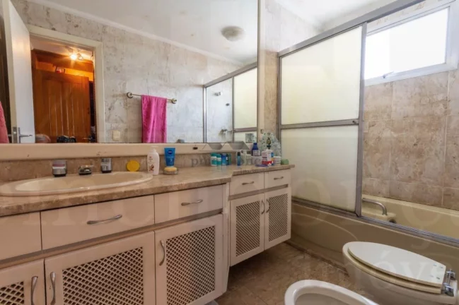 Imagem Apartamento amplo, com terraço, living para 02 ambientes espaçosos, sala de almoço, sala de TV, l...