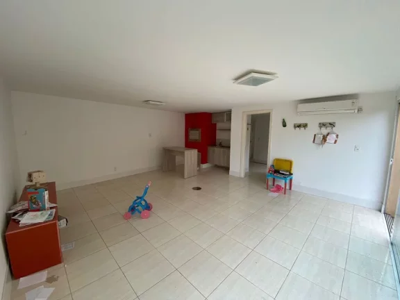 Imagem Casa com 4 Quartos à Venda, 265 m² em Chácara Das Pedras - Porto Alegre
