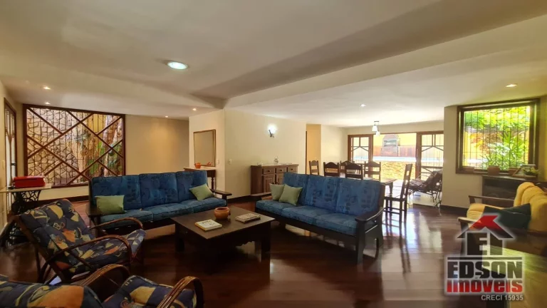 Imagem Magnífica casa com Piscina em Itacoatiara, Niterói - RJ