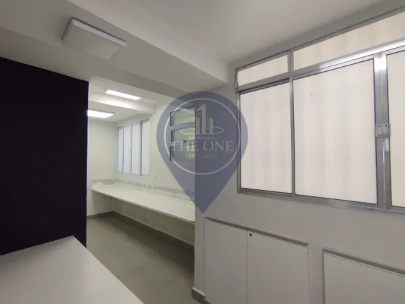 Imagem Locação de Sala Comercial de Alto Padrão no Jardim Europa, São Paulo-SP: 8 salas, 4 banheiros, 338m².