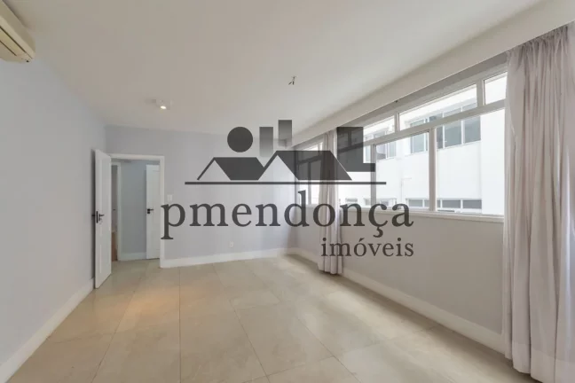 Imagem Apartamento na Rua Conselheiro Brotero com 3 quartos (1 suíte) e 2 vagas, 164 m² todo reformado