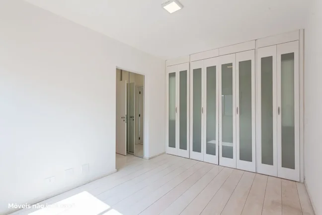 Imagem Apartamento 276M² Reformado, 3Q, 3 Suítes, 3 Banheiros, 4 Vagas, Varanda, Piscina, Academia, Churrasqueira, Salão de Festas, Playground, Split.