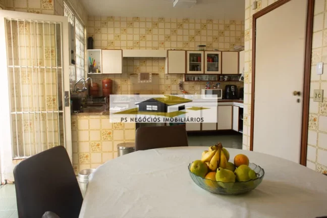 Imagem Sobrado para venda com 6 vagas