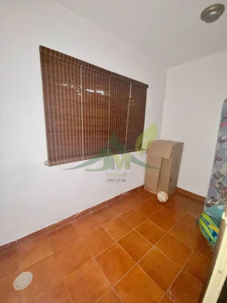 Imagem Belíssima Chácara à Venda em Condomínio Fechado Localizado em Atibaia-SP