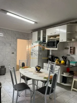 Imagem 1ª casa: 2 quartos, sala, cozinha, banheiro, lavanderia
1 vaga na garagem, 144m².

2ª casa: 2 qua...