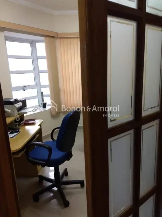 Imagem Apresentamos esta belíssima casa assobradada em um dos condomínios mais desejados de Valinhos, com...