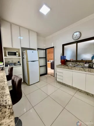 Imagem Casa à Venda no Condomínio Boungaville – 4 Quartos, 180m²