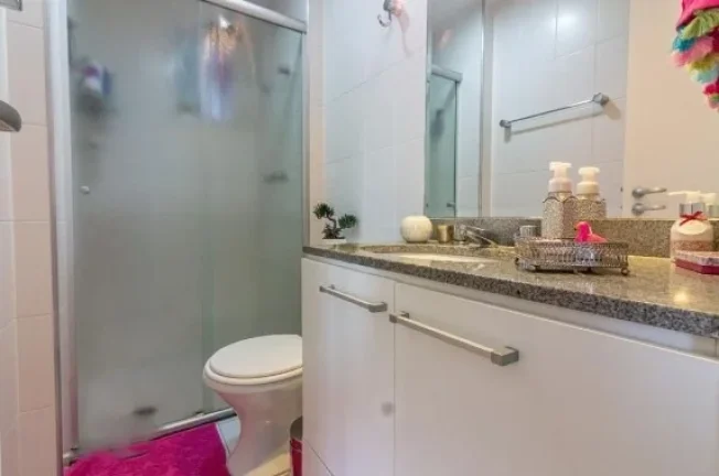 Imagem Descubra um novo estilo de vida em um apartamento de 67 m2 na Rua Francisco Pedro do Amaral, com uma...