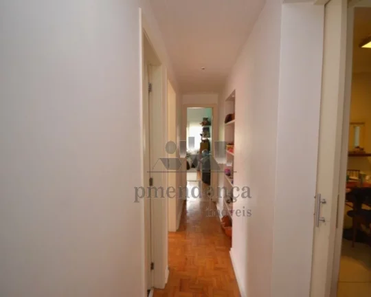 Imagem Lindíssimo apartamento, totalmente reformado, moderno, espaçoso, living para dois ambientes, varan...