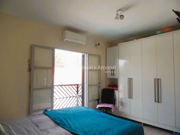 Imagem Ótima localização no bairro!
Casa muito agradável, com 3 quartos, sendo 1 suíte, com closet.
Sa...