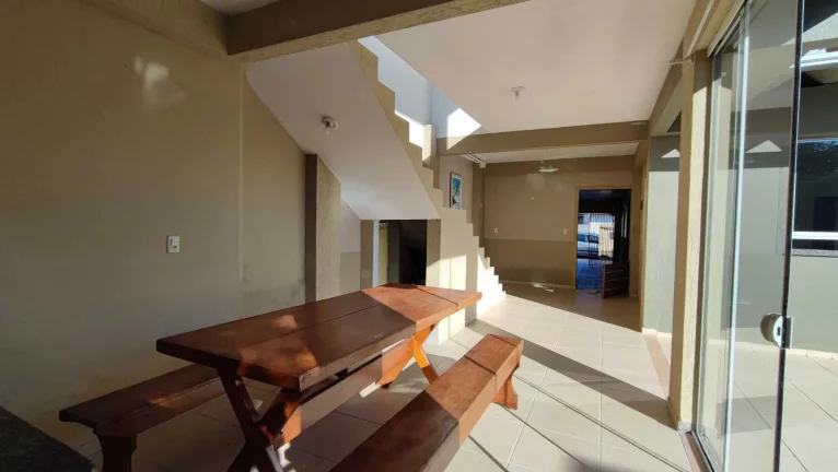 Imagem Casa com 3 dormitórios sendo 1 suíte e 2 vagas de garagem no bairro são Judas Itajai/SC