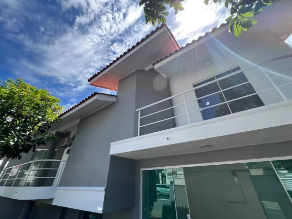 Imagem Casa com Piscina em Balneário Camboriú
