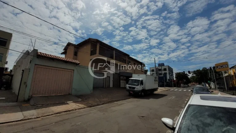 Imagem Salão Comercial à Venda em Campo Grande-MS, Bairro Vila Progresso: 7 Salas, 5 Banheiros, 4 Vagas, 400m²!