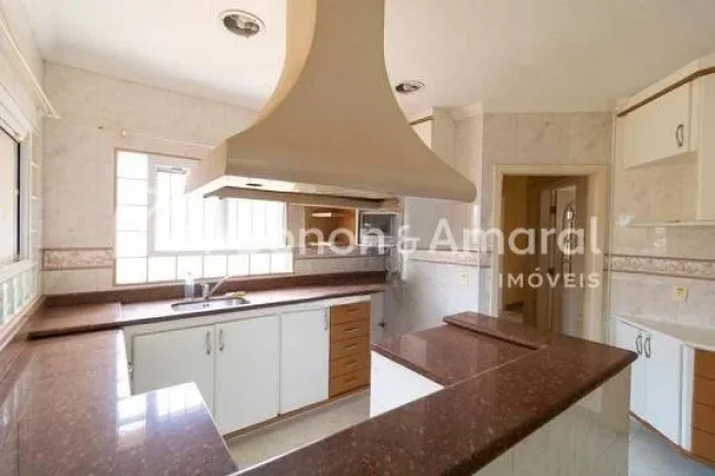 Imagem Ãtimo sobrado com 4 quartos sendo 2 suÃ­tes, suÃ­te master com hidromassagem, sala com lareira e pÃ...