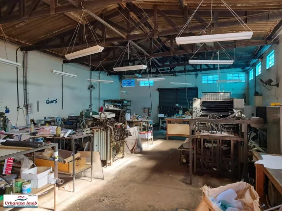 Imagem Salão Comercial de Esquina à Venda na Vila Bandeirantes com 278,75m2