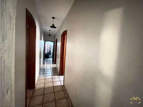 Imagem Casa Comercial para locação próximo a Samuel Martins com vagas de 45 na frente para estacionamento de cliientes