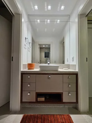 Imagem Apartamento com 4 dormitórios sendo 2 suítes e 4 vagas de garagem no Centro de Balneário Camboriú