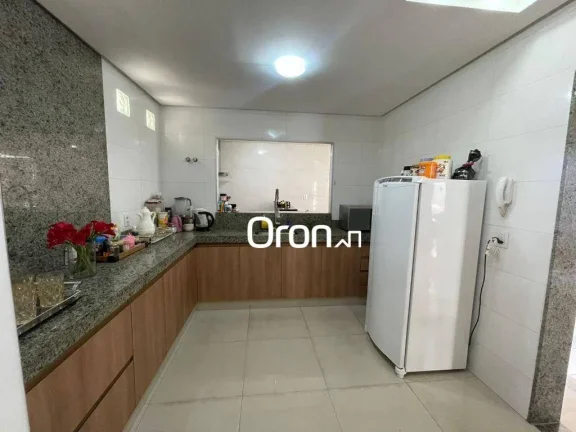 Imagem Sobrado com 4 dormitórios à venda, 230 m² por R$ 980.000,00 - Cidade Jardim - Goiânia/GO